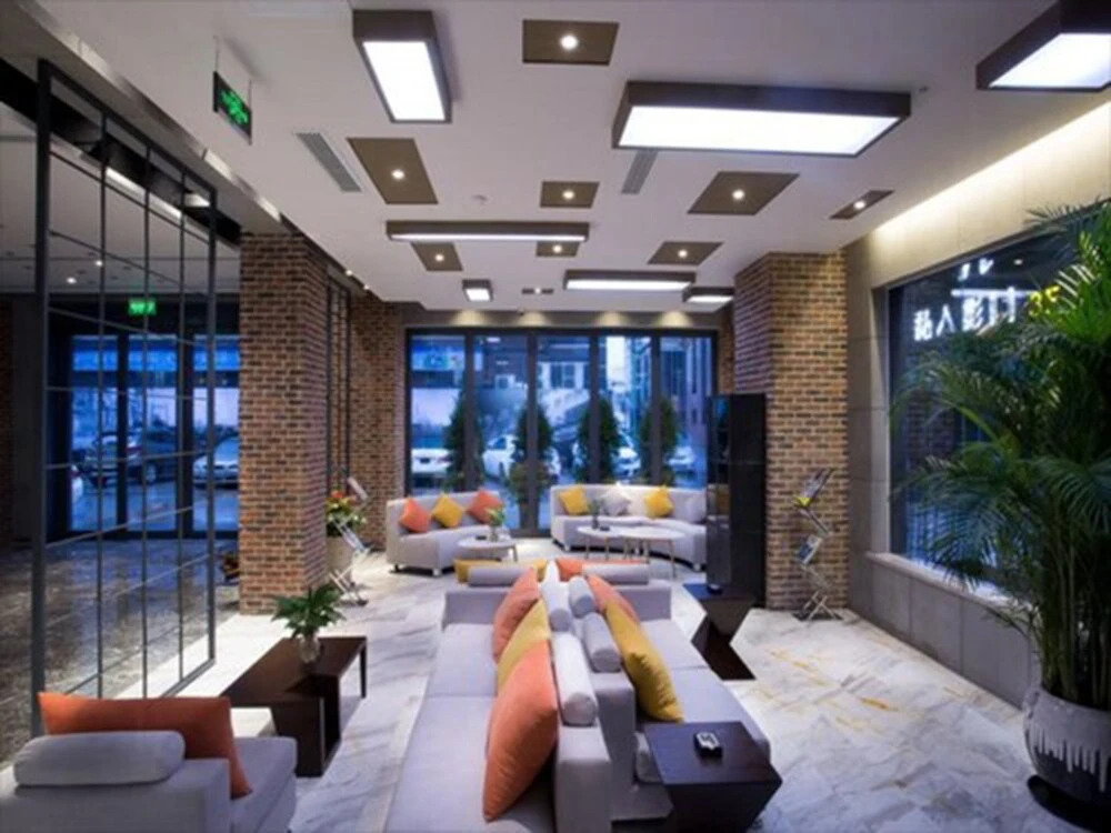 Re Young Loft Hotel