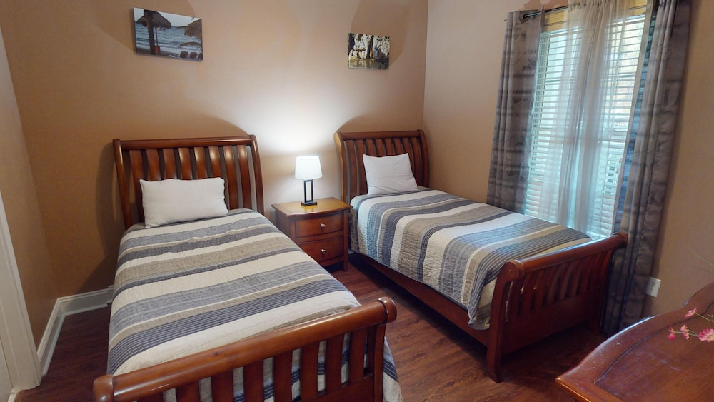 Magnolia Pointe Luster Leaf 4837-102