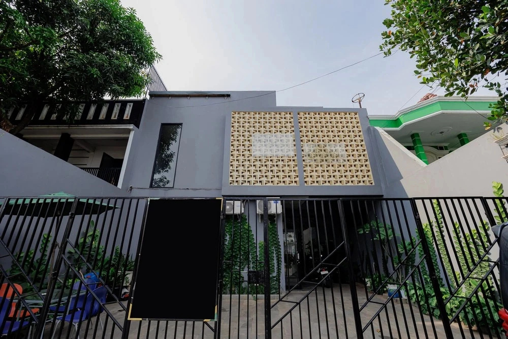 RedDoorz Plus Syariah at Limus Nunggal
