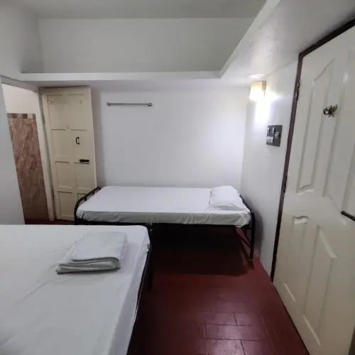 White Villa Guest House Near Rock Beach And White Town