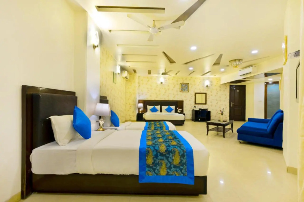 Hotel WHITE & BLUE Delhi Airport