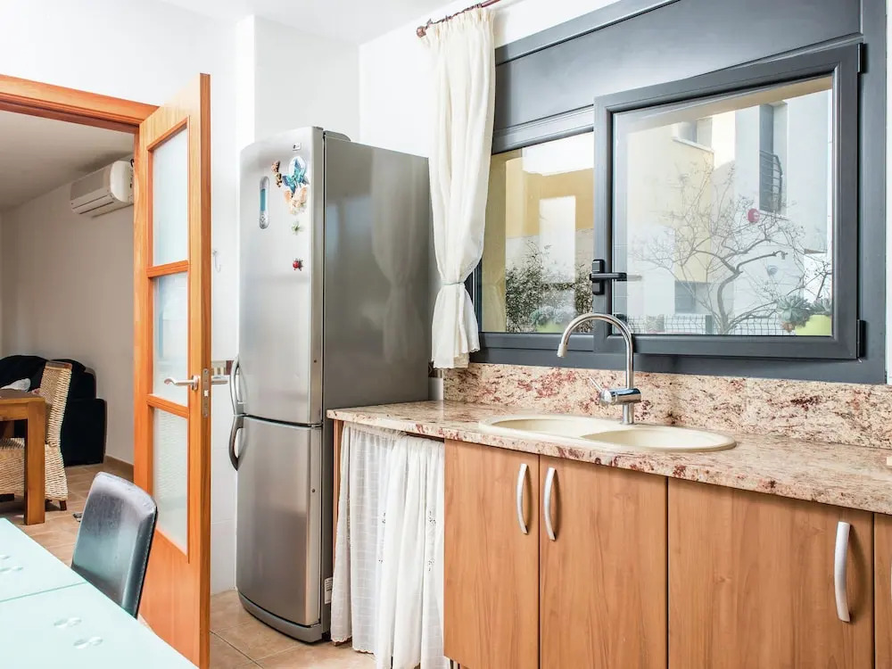 Pretty Holiday Home in Sant Pere Pescador With Swimming Pool