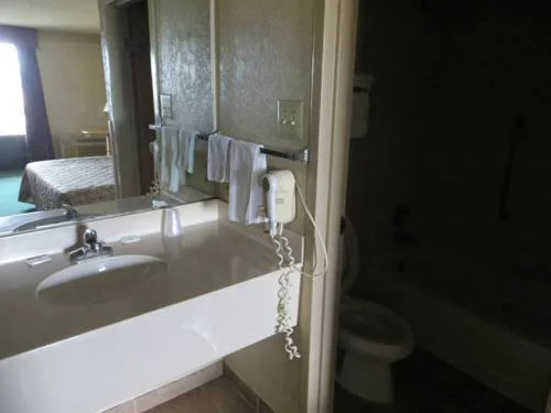 Budgetel Inn & Suites
