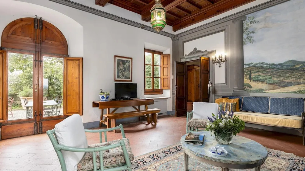 VILLA TREGGIAIA 12&2, Emma Villas