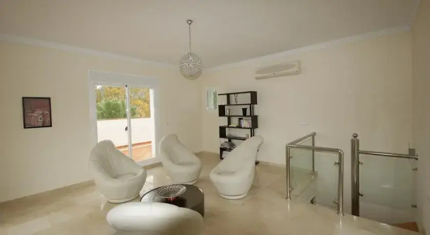 Villa 82