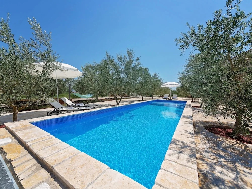 Charming Holiday Home With Pool, Jacuzzi and Privacy in the Middle of an Olive Grove
