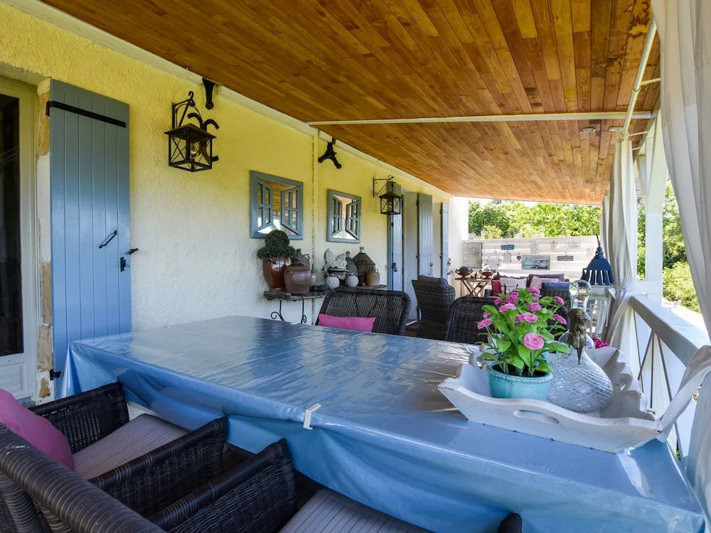 Renovated house with private swimming pool, close to Villefranche-du-Périgord.