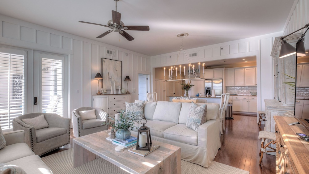 Hello 30a! by Avantstay Private Beach Access + Shared Pool