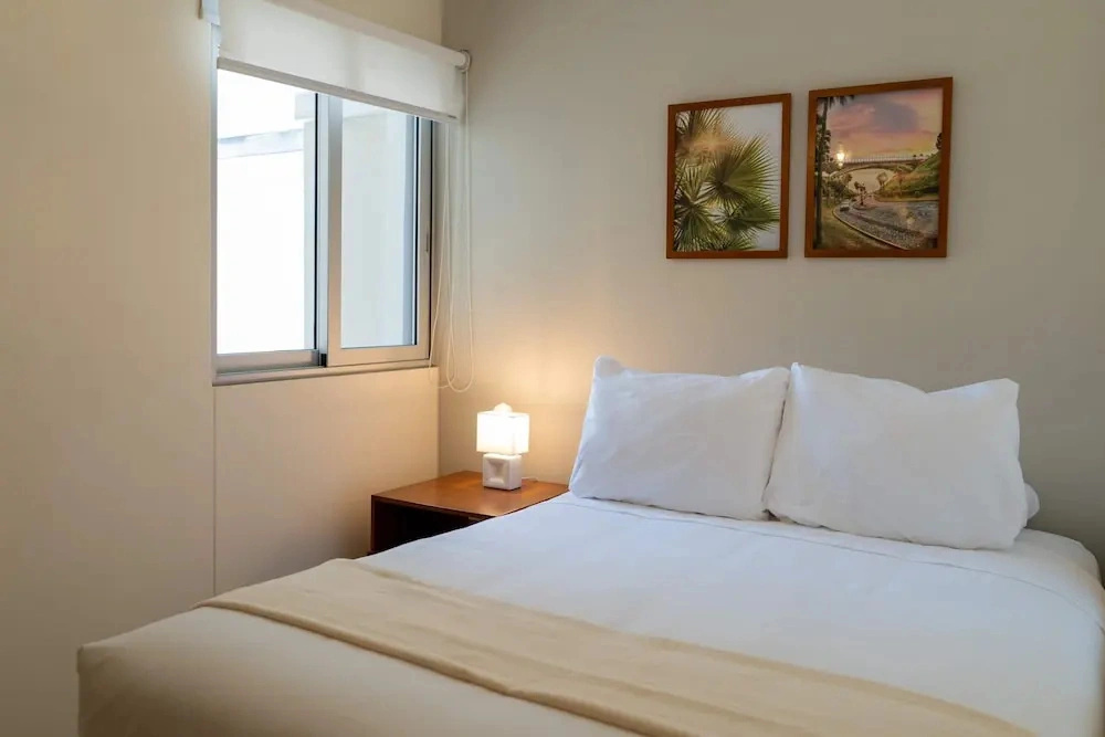 w Design-forward 2BR w Balcony in Miraflores