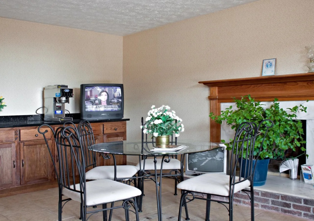Parkway Inn