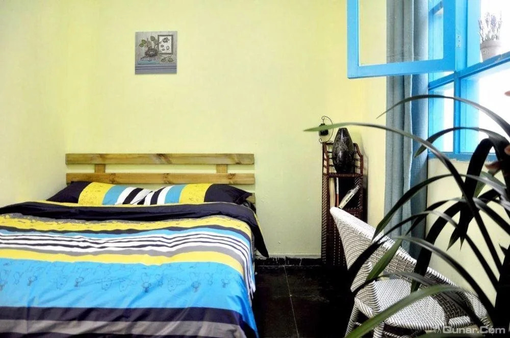 Dali 12 times international youth hostel