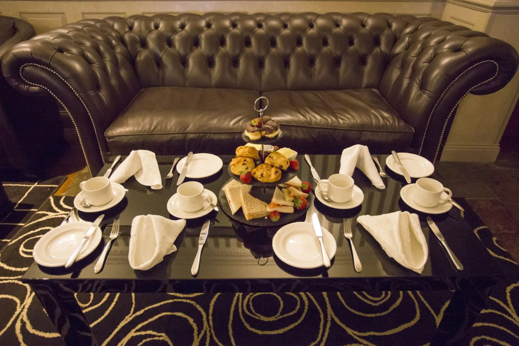 Cobo Bay Hotel