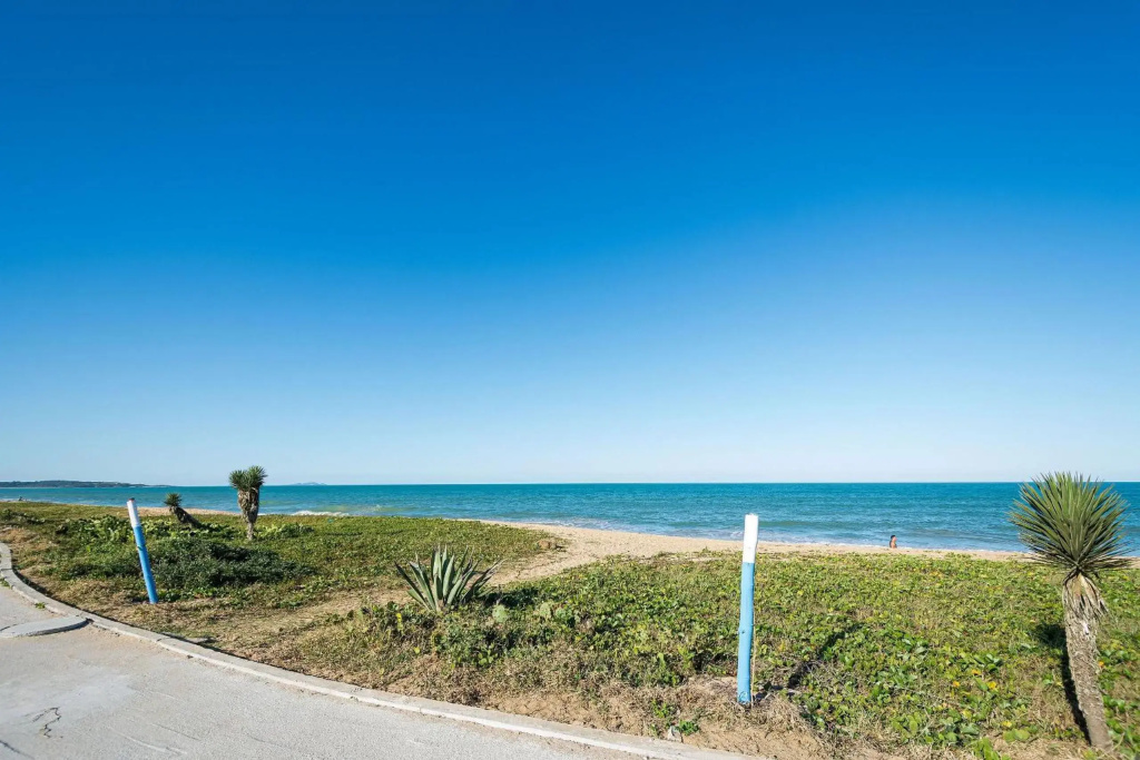 Apto alto padrão 200 m da praia de Costazul - WIFI 200MB - Piscina - Área kids - Netflix - 3 Quartos - Garagem - Cozinha equipada - Churrasqueira - Portaria 24h