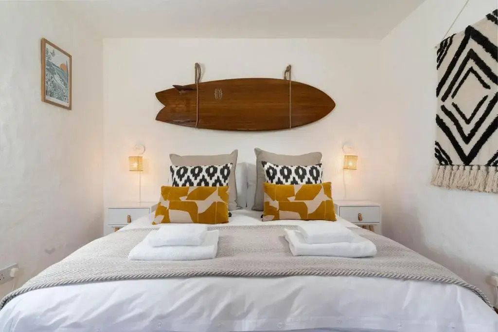 Spacious barn conversion, walk to 3 beaches