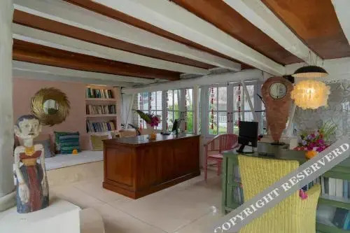Villa Kalis, 10BR, Sleeps 24, Perfect for Groups, Best Value Seminyak
