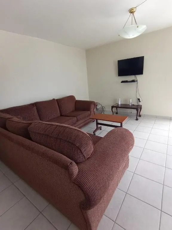 Lovely 2-bedroom vacation home with free parking
