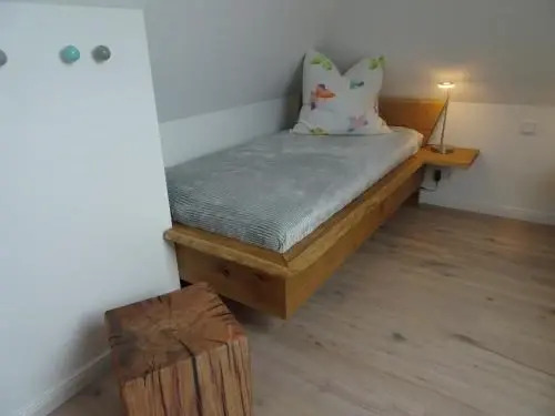 Rosenberg 13 Wohnung 1d DG re