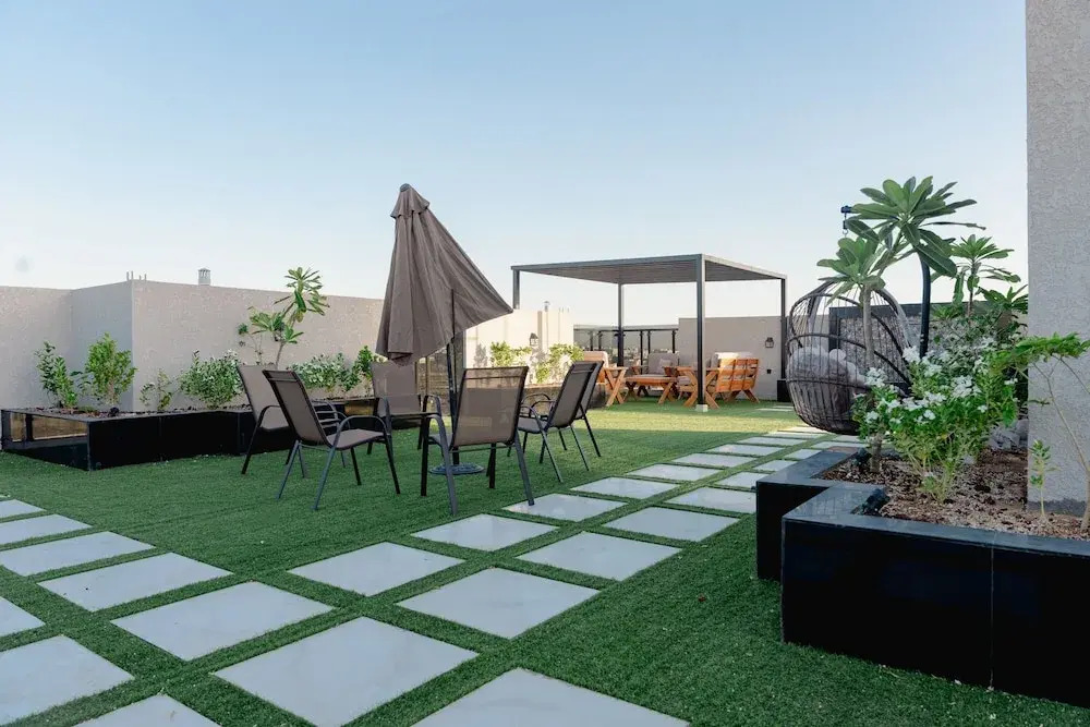 Trendy Apartment With Access to Shared Garden