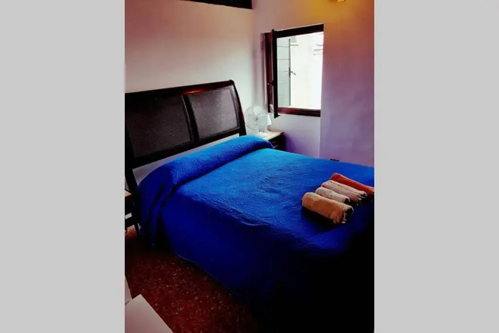 Large Top 3 Rooms Flat Central Rialto
