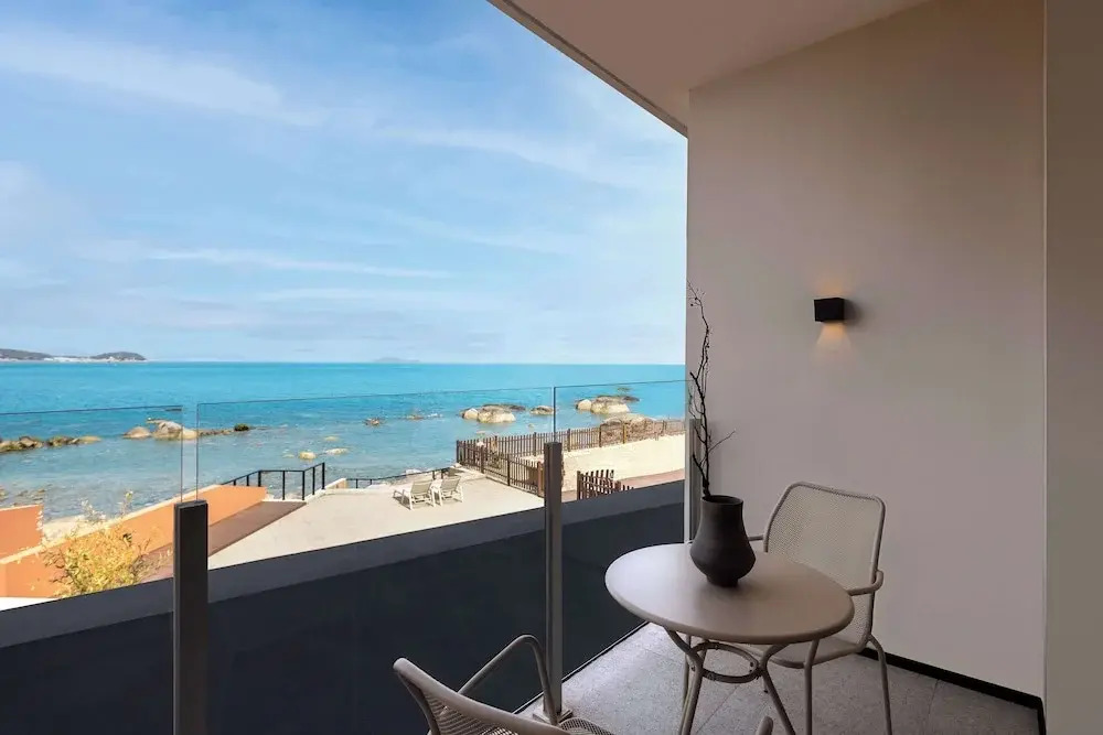 Moya Resort Hotel-Near Laoshan Scenic Area,Free Private Beachcombing, Free DIY Experience, 3 Free Photographers Photos, Paid provision Featured Seafood