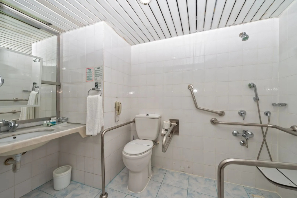 Adonis Hotel