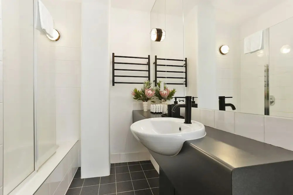 Gorgeous Designer 2 Bedroom in CBD