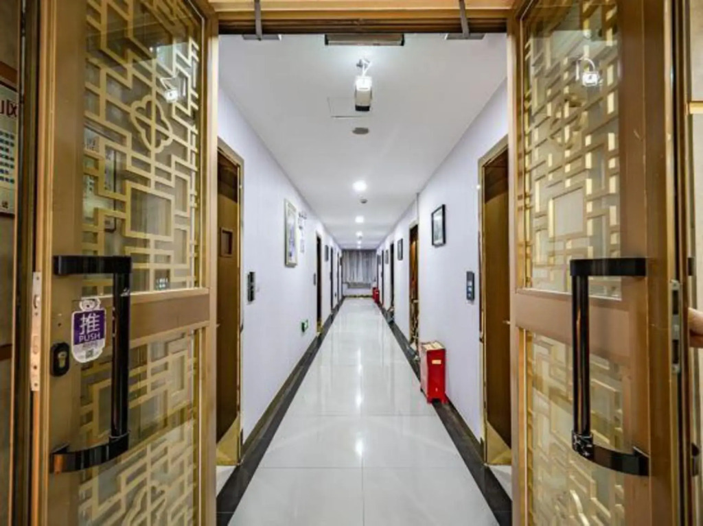 Good Home Hotel (Corps No. 2 Middle School Autonomous Region Party School Branch)