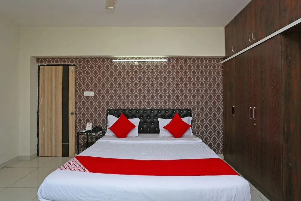 OYO 8587 Dwell Suites