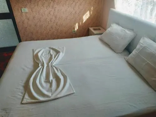 Central room private entry and bathroom