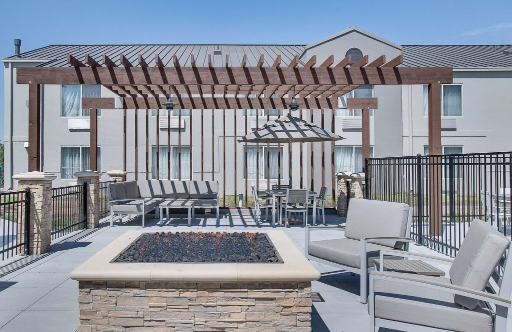 Country Inn & Suites by Radisson, Wichita East, KS