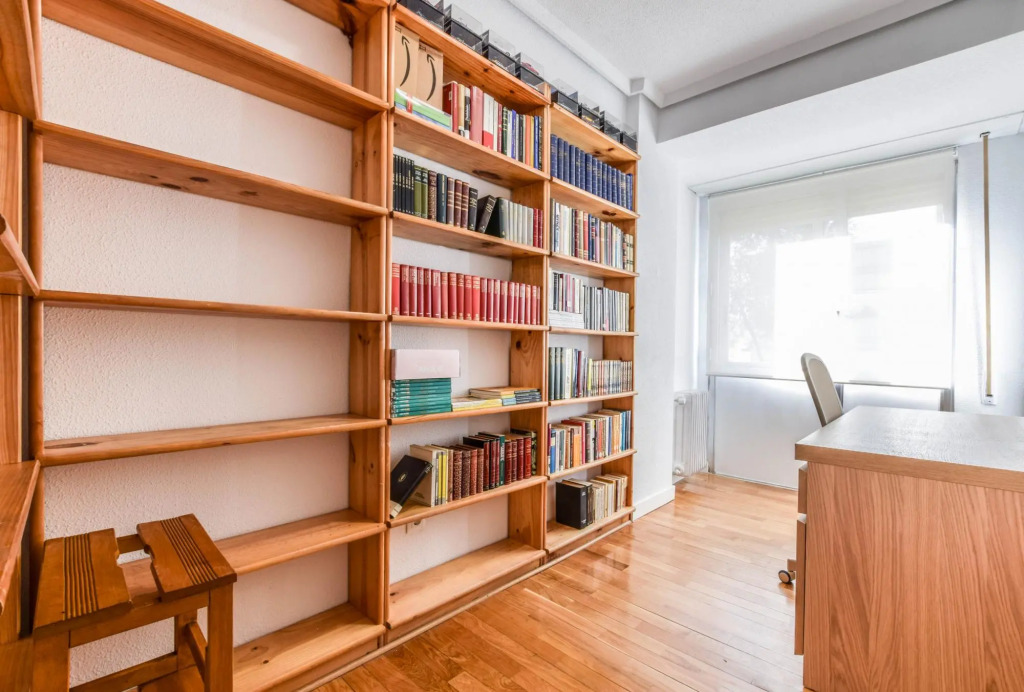 Alcalá I in Madrid with 3 bedrooms and 2 bathrooms