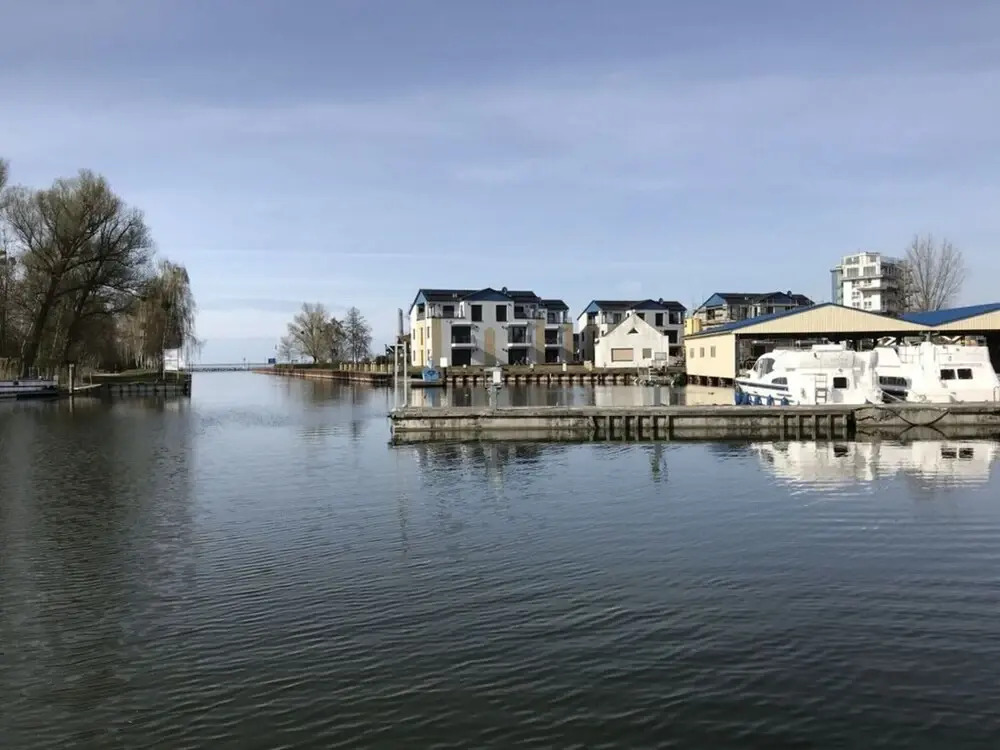 "penthouse Apartment on the Water"