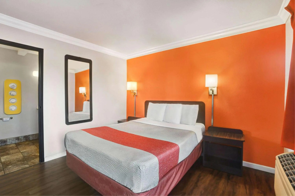 Motel 6-Fresno, CA - Belmont Ave
