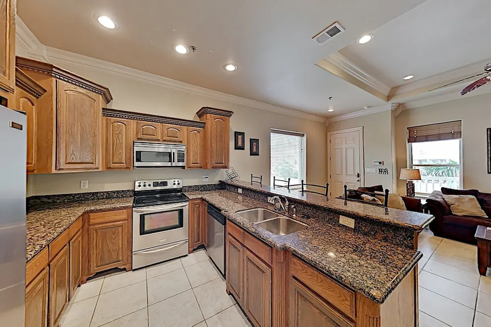 Prime Island Escape W/ Pool - Steps To The Sand! 2 Bedroom Condo