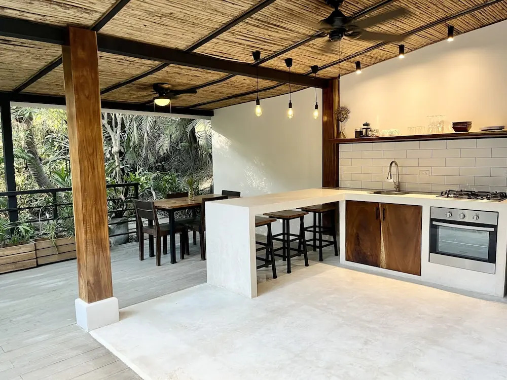 Makanas Beach Bungalows