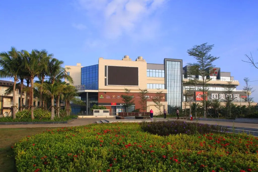 Green Collection Care Hotel (24 Hours Free Transfer from Meilan Airport/Railway Station)