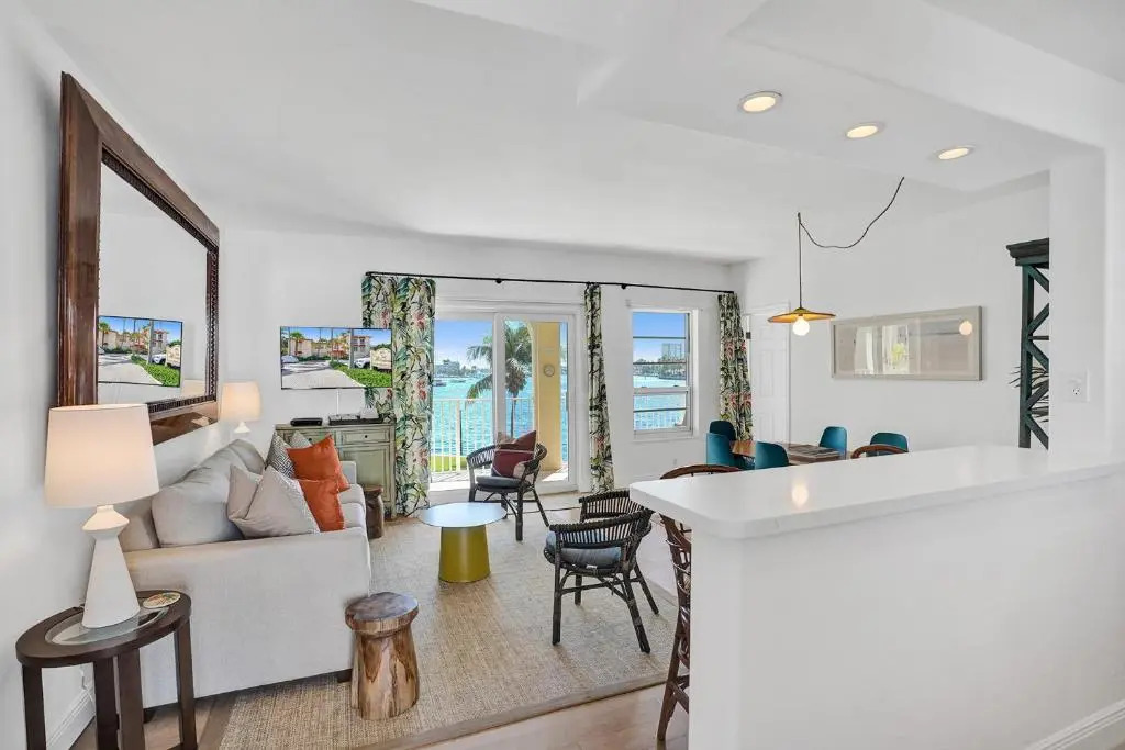Fort Lauderdale Yacht and Beach Club 209