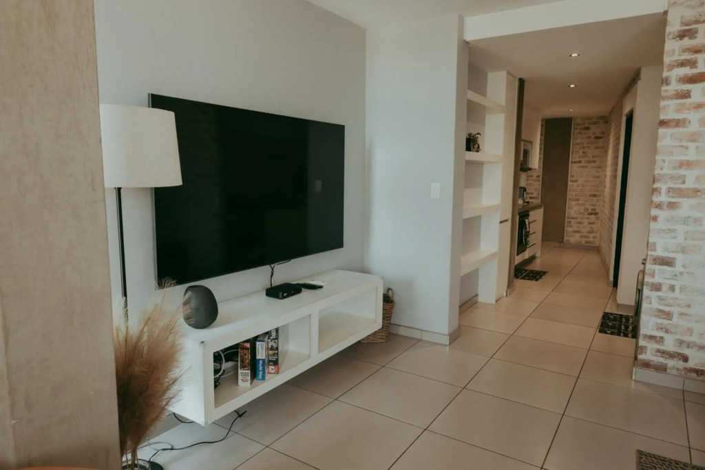 Modern 1-bedroom near Grove Mall and Lady Pohamba AirBnB