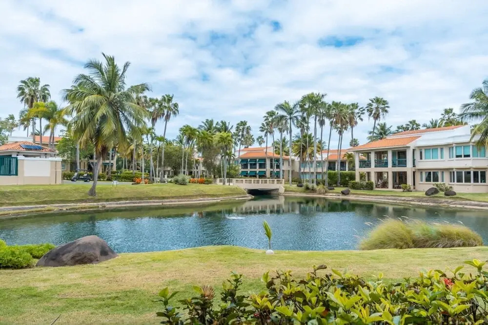 Upscale Villa in Gated Community Beach Access Yari