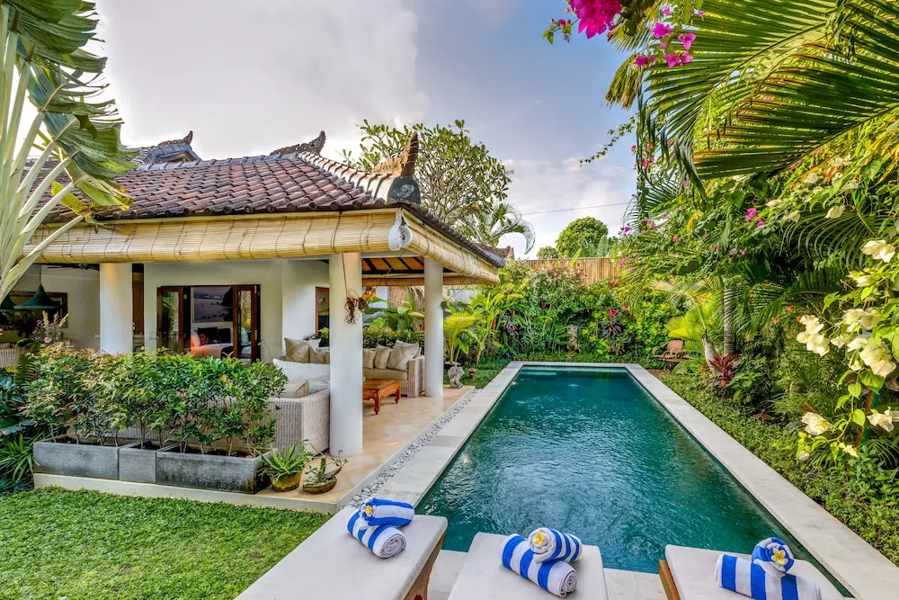 Villa Thiara by Optimum Bali - Newly refurbished 500m to Beach & Kudeta - Central Seminyak Oberoi