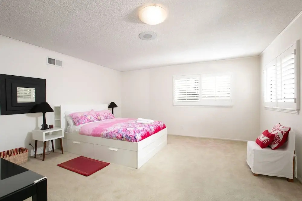 Sunny Pasadena Mansion, Sparkling Heated Pool & Projector Room!