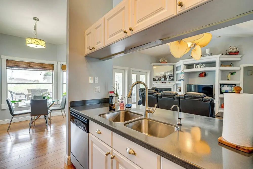 Lakefront Cape Coral Getaway w/ Furnished Lanai!