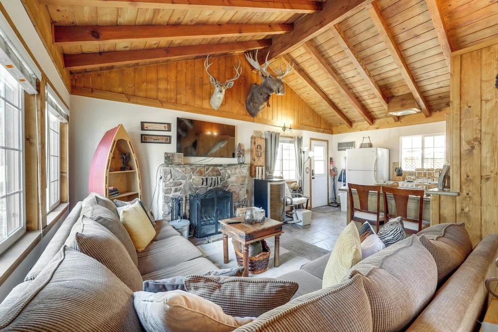 2 Mi to Big Bear Lake! Quiet Cabin w/ Yard & Grill
