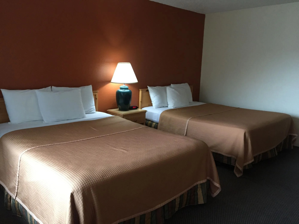 Pine Tree inn