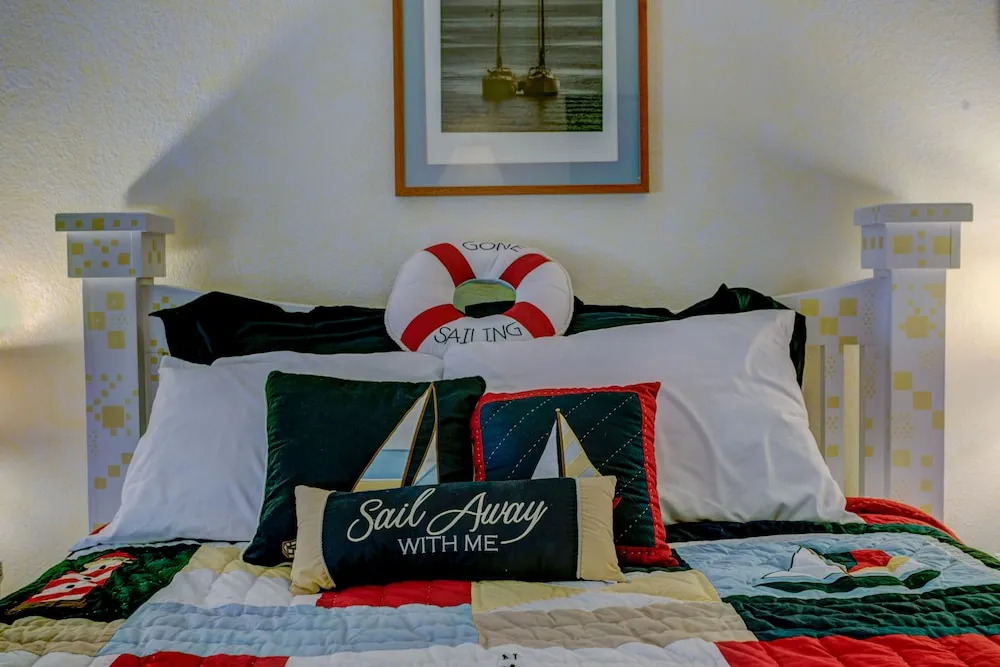 Anchor Inn NSB Bed and Breakfast