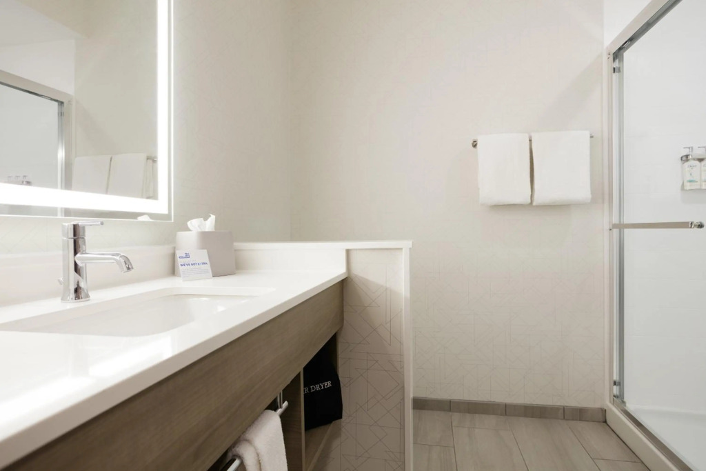 Holiday Inn Express Toledo North by IHG