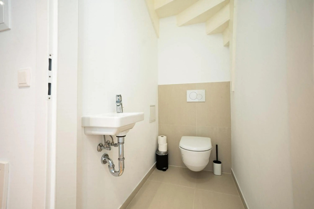 2-story penthouse with designer renovation for 2 people. A 15-minute walk to the city center