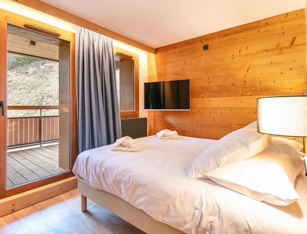 10-person Apartment With Balcony