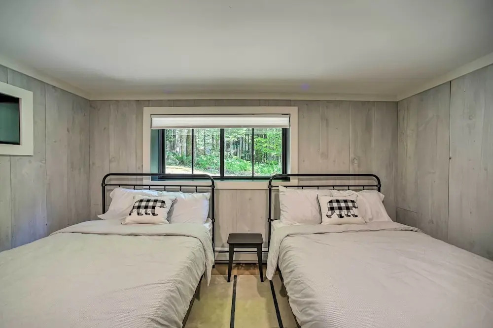 Sleek Cabin w/ Deck, 8 Miles to Mount Snow & Hikes