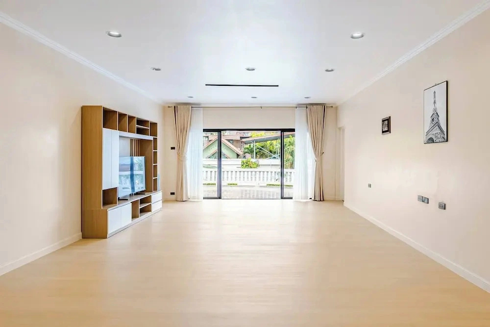 Splash Pool Villa-pattaya 5 BR Luxury Private Party Villa